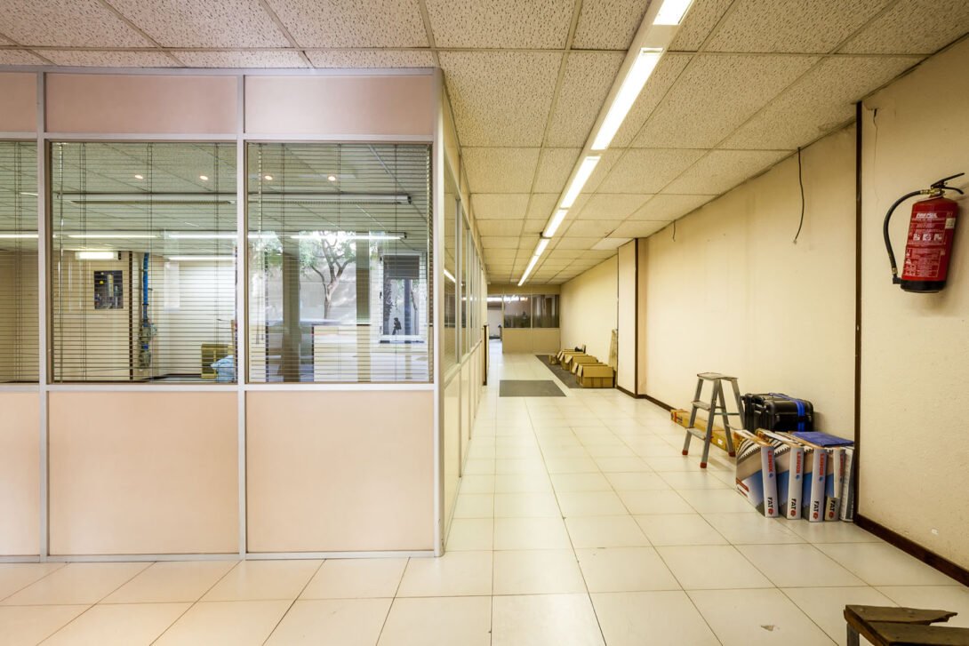 Entrance area and view down the corridor of an old commercial office in Barcelona.