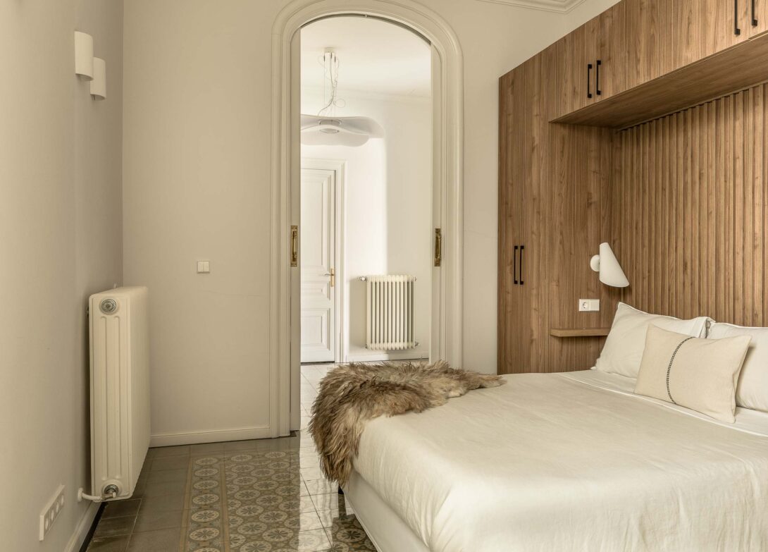 beautiful-blend-modern-vintage-architecture-bedroom-eixample