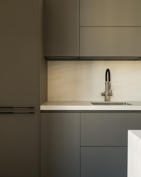 kitchen-cabinet-taps-high-end-.design