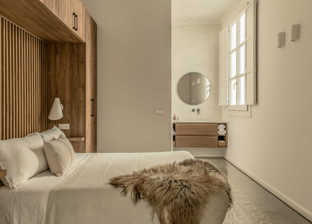modernist-apartment-barcelona-bedroom-wood-slat-panelled-bed-board