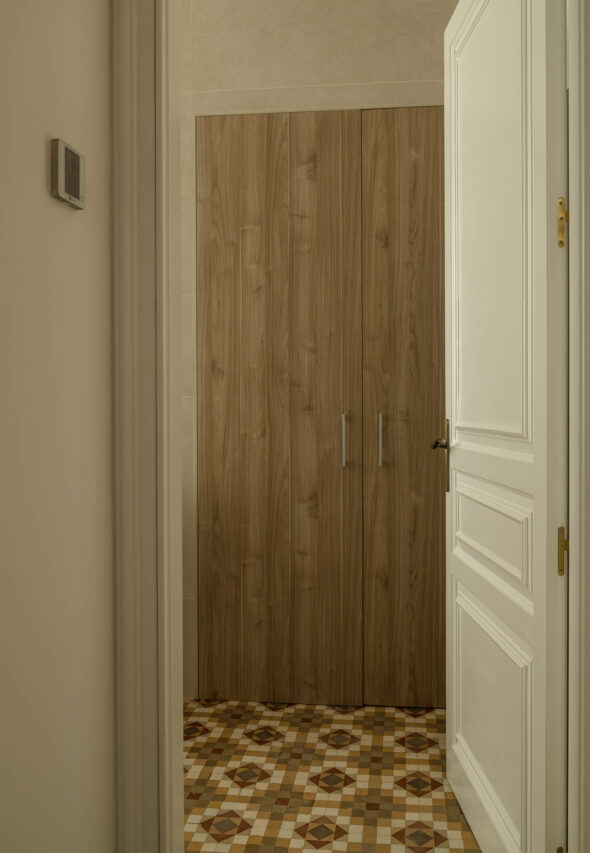 ambient-lit-bathroom-natural-tones-nolla-tiles-barcelona